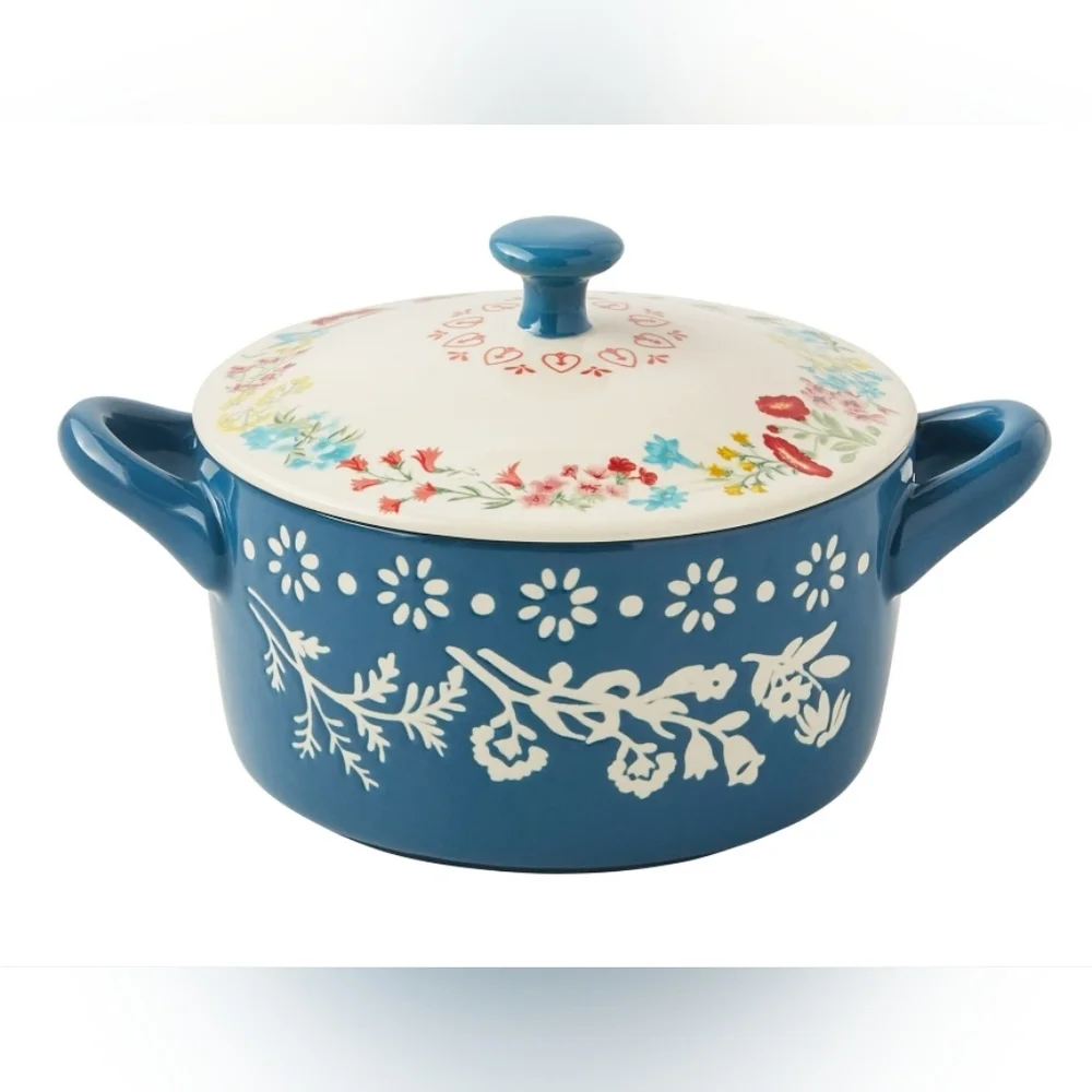 The Pioneer Woman Fancy Flourish Round Ceramic Mini Casserole Dish with Lid.‎